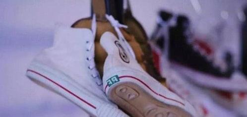 洗帆布鞋视频,焕然一新小技巧